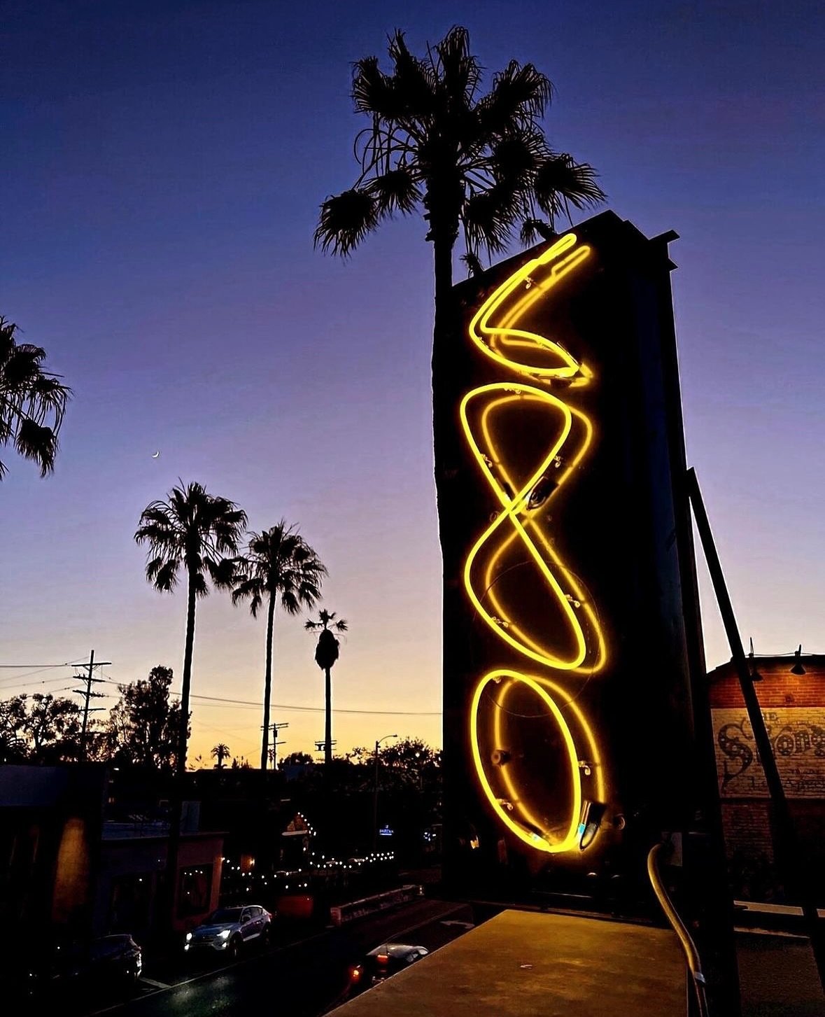 Ōwa ~ 1635 Abbot Kinney Blvd
This Japanese restaurant and craft cocktail bar is known for locally sourced ingredients and weekly music! We&rsquo;re obsessed with their signature cocktails (try the Cosa Nostra 🍸!!!!) Join them for live music on Tuesd