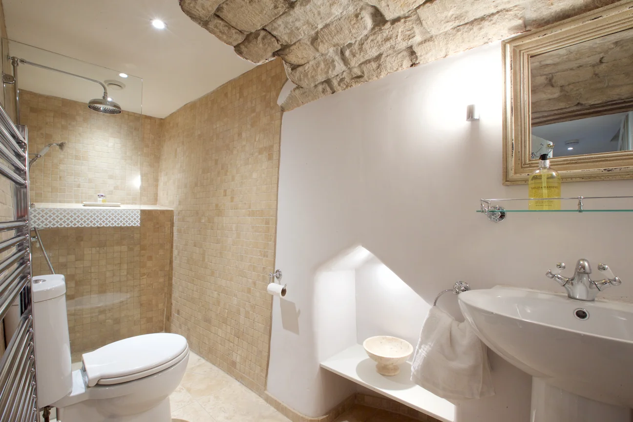 Rain Shower Room Lower Ground
