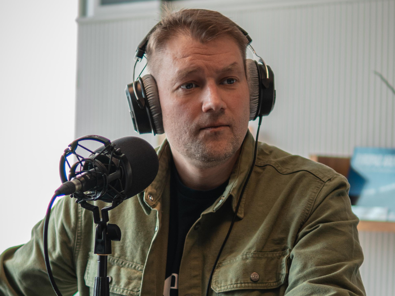 Kenneth Hansen, Vært på Max Mediano