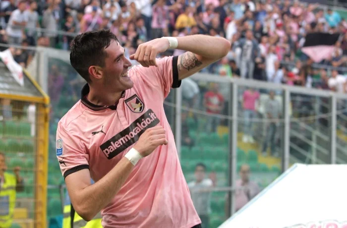 Kyle Lafferty nåede at score 11 mål i den karakteristiske Parlermo-trøje, inden han blev solgt til Norwich efter en enkelt sæson. Foto: Tullio M. Puglia - Getty Images.