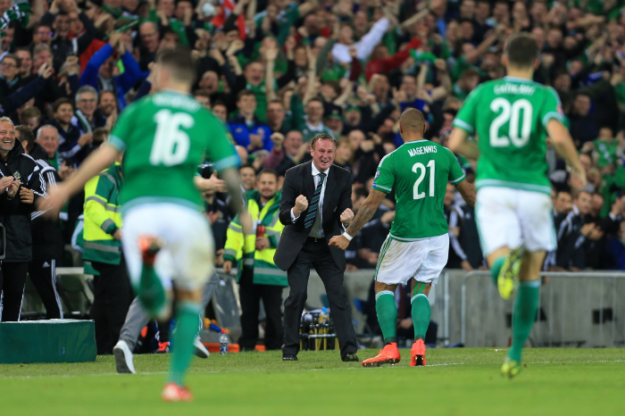 Michael O’Neill i jubel, da Nordirland sikrede EM-kvalifikationen mod Grækenland. Foto: Mark Leech - Getty Images.