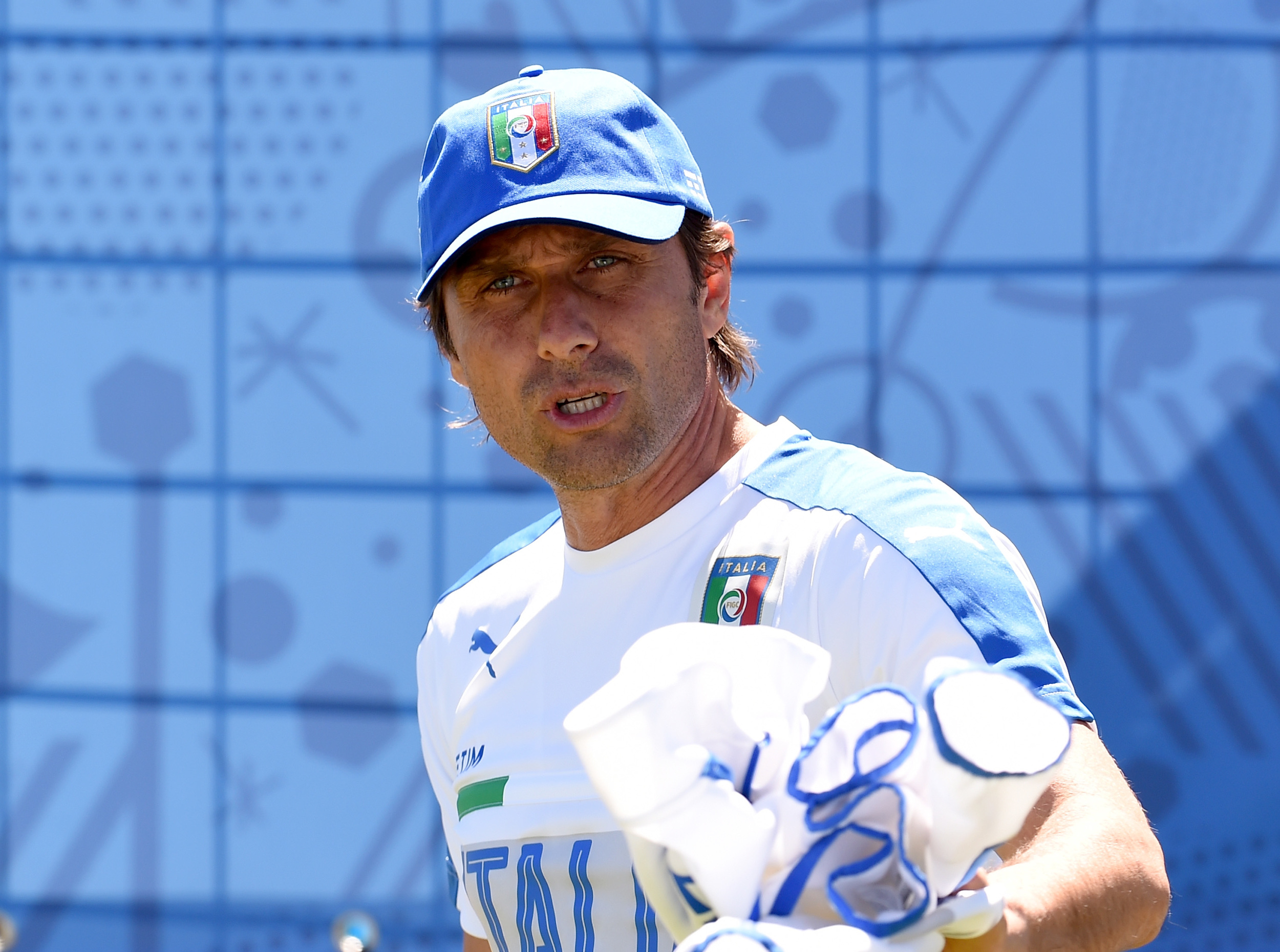 Måske er det meget sigende for lands- og klubfodbolden, at en af de mest anerkendte og attraktive landstrænere, Italiens Antonie Conte, kun er på mellemlanding i landsholdsfodbolden og efter EM tiltræder i Chelsea. Foto: Getty Images/Claudio Villa
