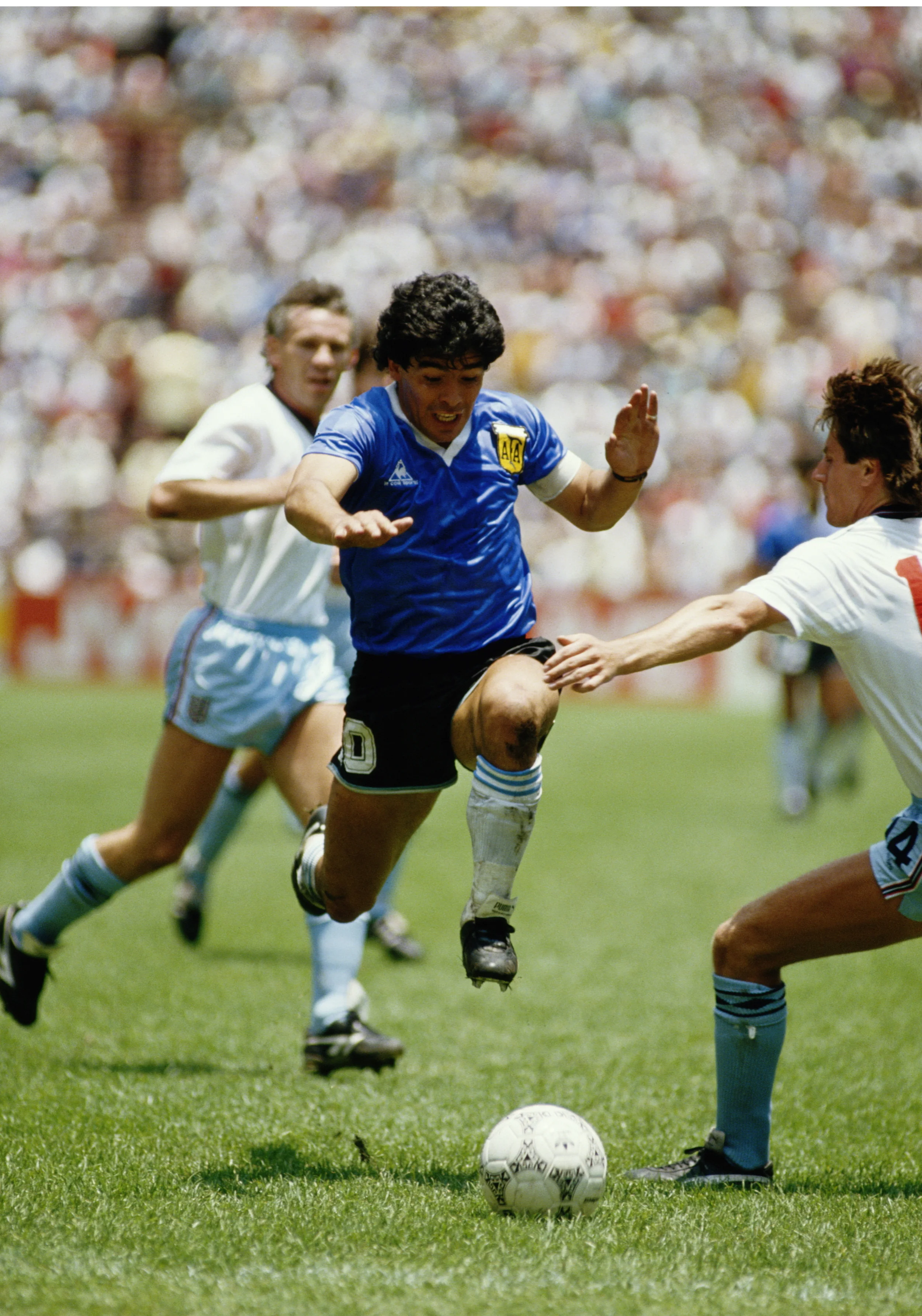 22. juni 1986 - Diego Maradona er i færd med at skabe fodboldhistoriens smukkeste mål. Foto: Mike King/Getty Images