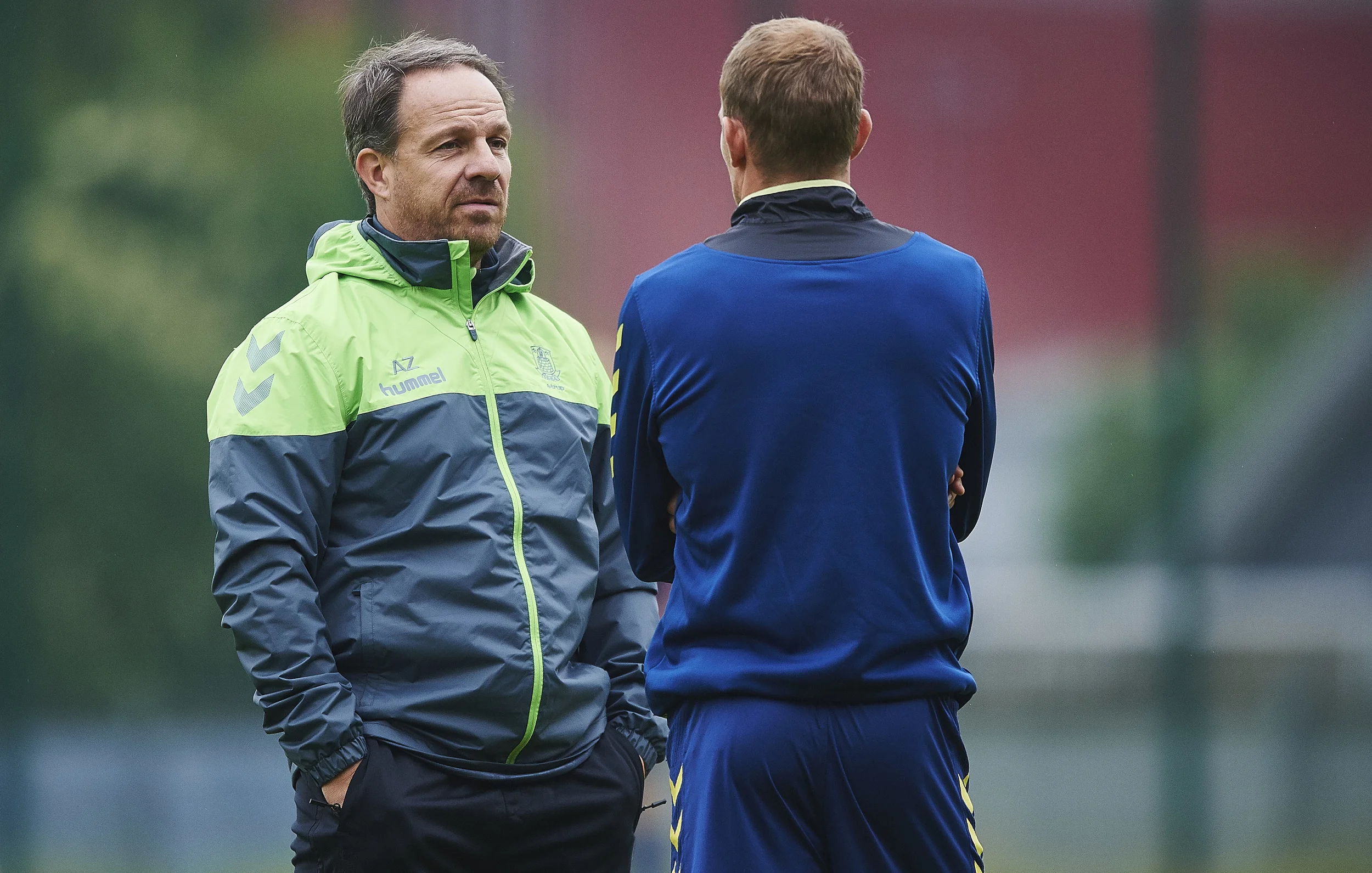 Brøndbys nye træner, Alexander Zorniger, i samtale med Thomas Kahlenberg. Foto: Getty Images/Lars Rønbøg