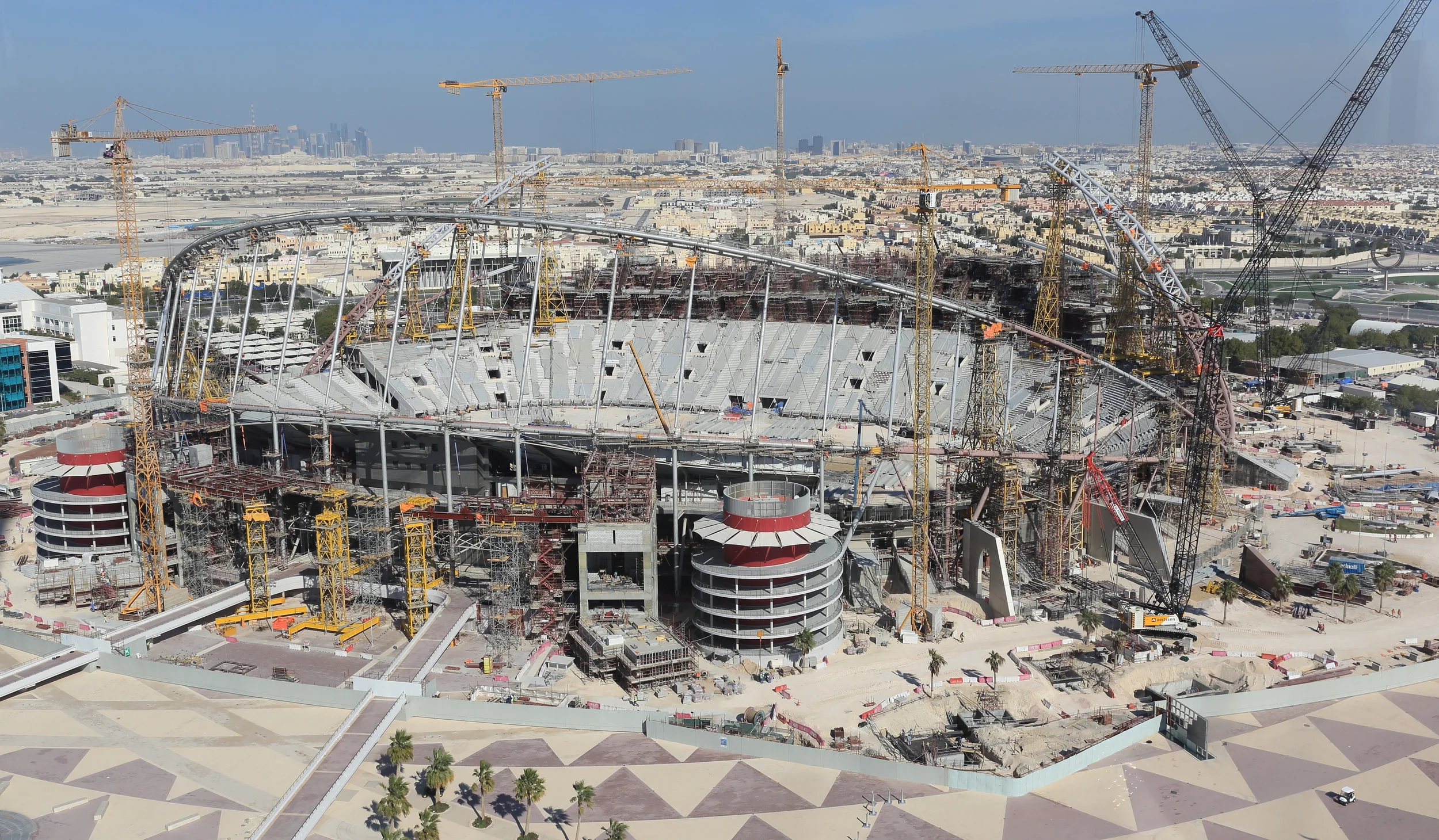 I Qatar bygger man på livet løs til VM i fodbold 2022. Foto: Getty Images/Matthew Ashton.