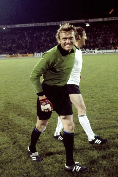 Vesttyskland besejrede Jugoslavien i EMs semifinale. Her til stor tilfredshed for målmand Sepp Maier. Foto: Getty Images/Icon Sport