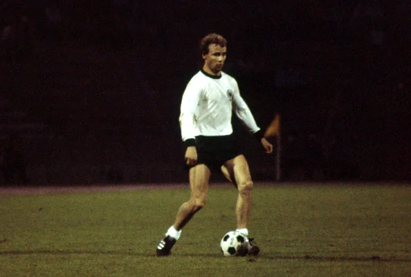Bernd Hölzenbein fuldendte det tyske comeback i kampens afslutning. Foto: Getty Images/Icon Sport