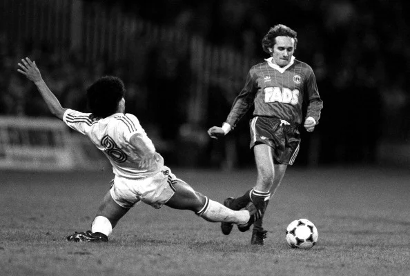 Allan Simonsen i kamp for Charlton. Foto: Getty Images/Mark Leech.
