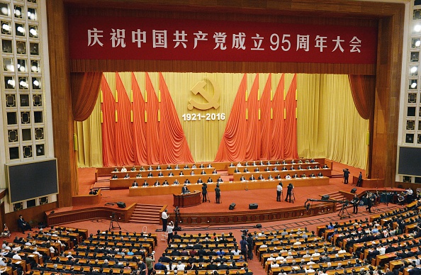 Kommunistpartiet markerede i juli 95 åretfor sin stiftelse i Beijing. Foto: Getty Images/Kyodo News.