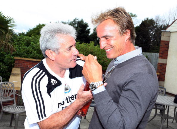 David Ginola på besøg i Newcastle i Keegans 2. periode som manager. Foto: Getty Images/Ian Horrocks.