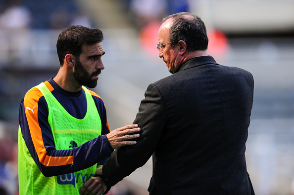 Rafael Benitez tager imod Jesus Gamez. Foto: Getty Images/Serena Taylor.