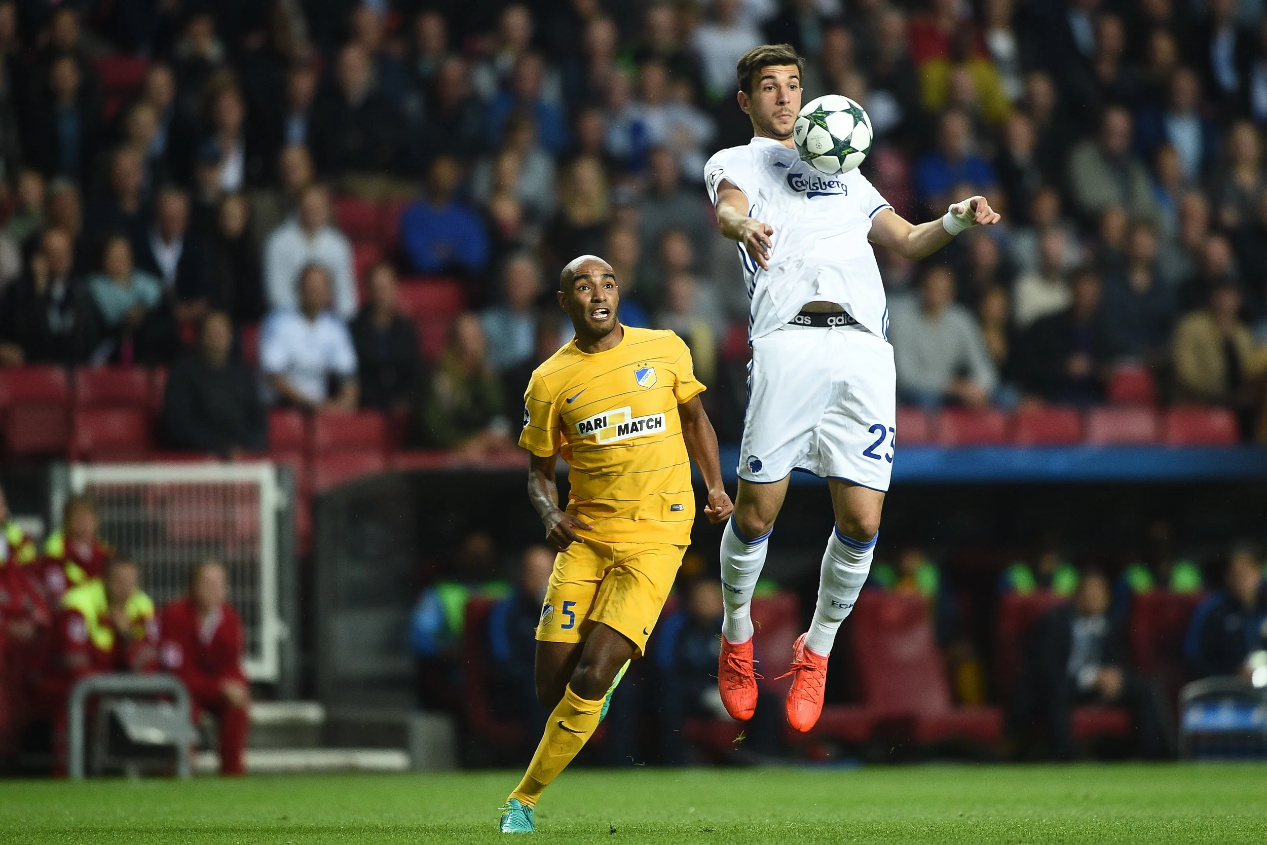 Kampene mod Apoel afgør, om FCK kommer i Champions League, hvilket har en stor indflydelse på klubbens finansielle muligheder. Foto: Lars Rønbøg/Frontzone Sports/Getty Images