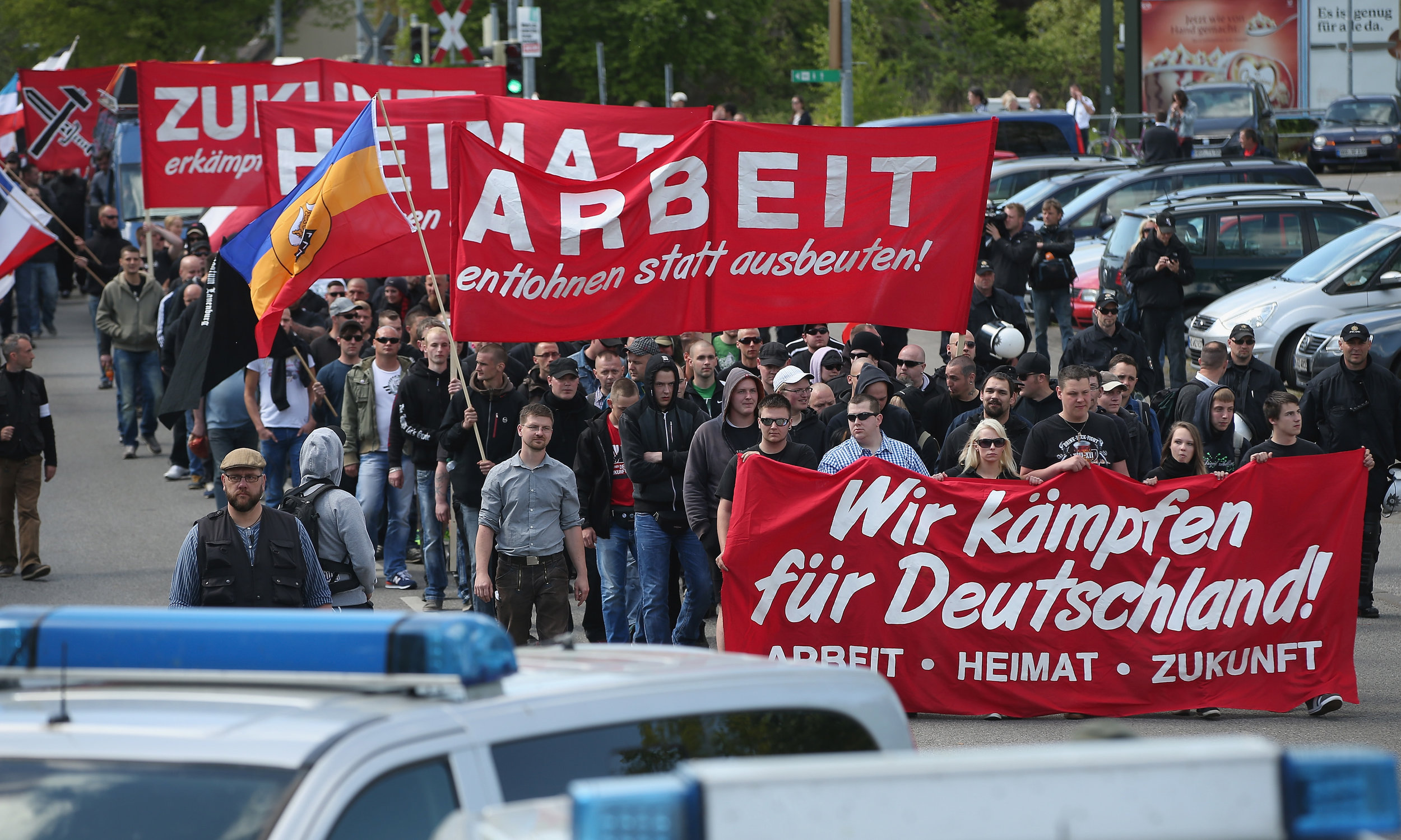 Det nationalsocialistiske NPD marcherer 1. maj i Rostock - den yderste højrefløj har præget den tidligere østtyske by og ligeledes byens fodboldbolds fangrupperinger. Foto: Getty Images