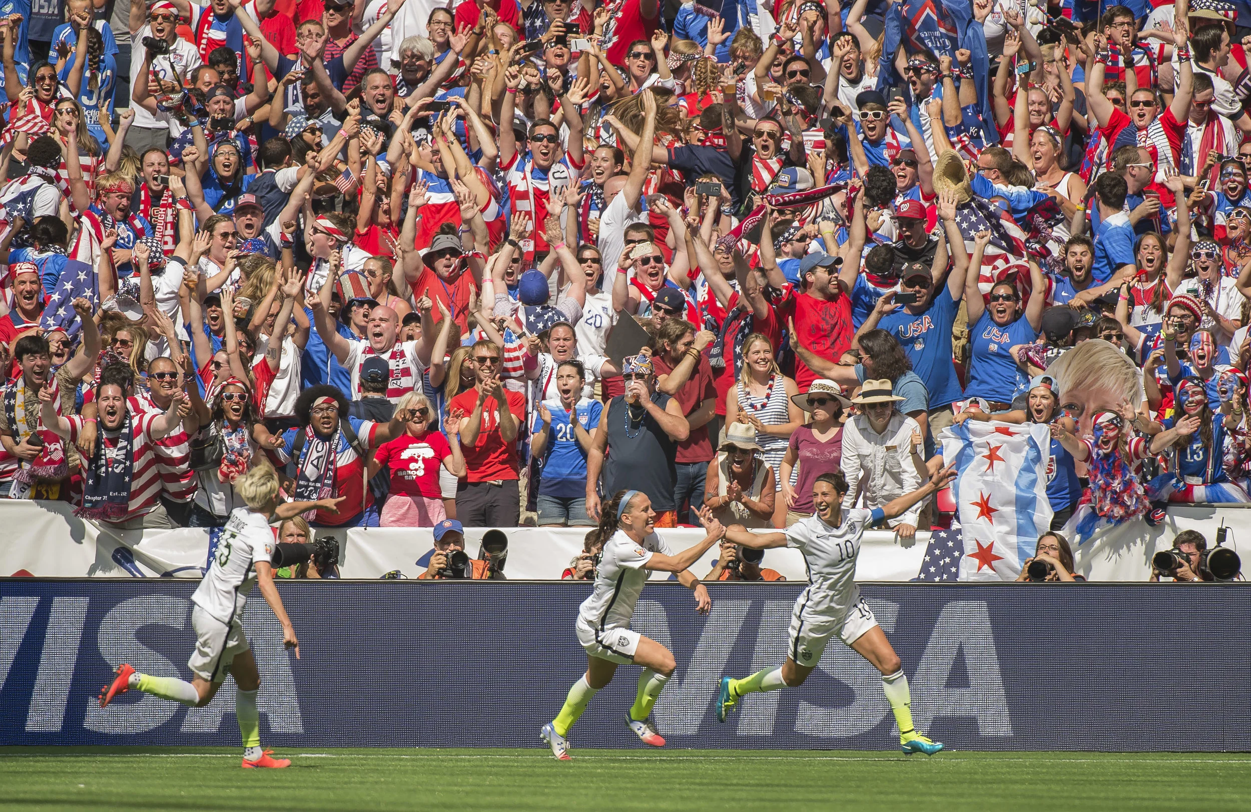 Kvindefodbold er populært i USA - og det sportslige niveau er højt. USA vandt VM sidste år med en finalesejr over Japan. Foto: Getty Images