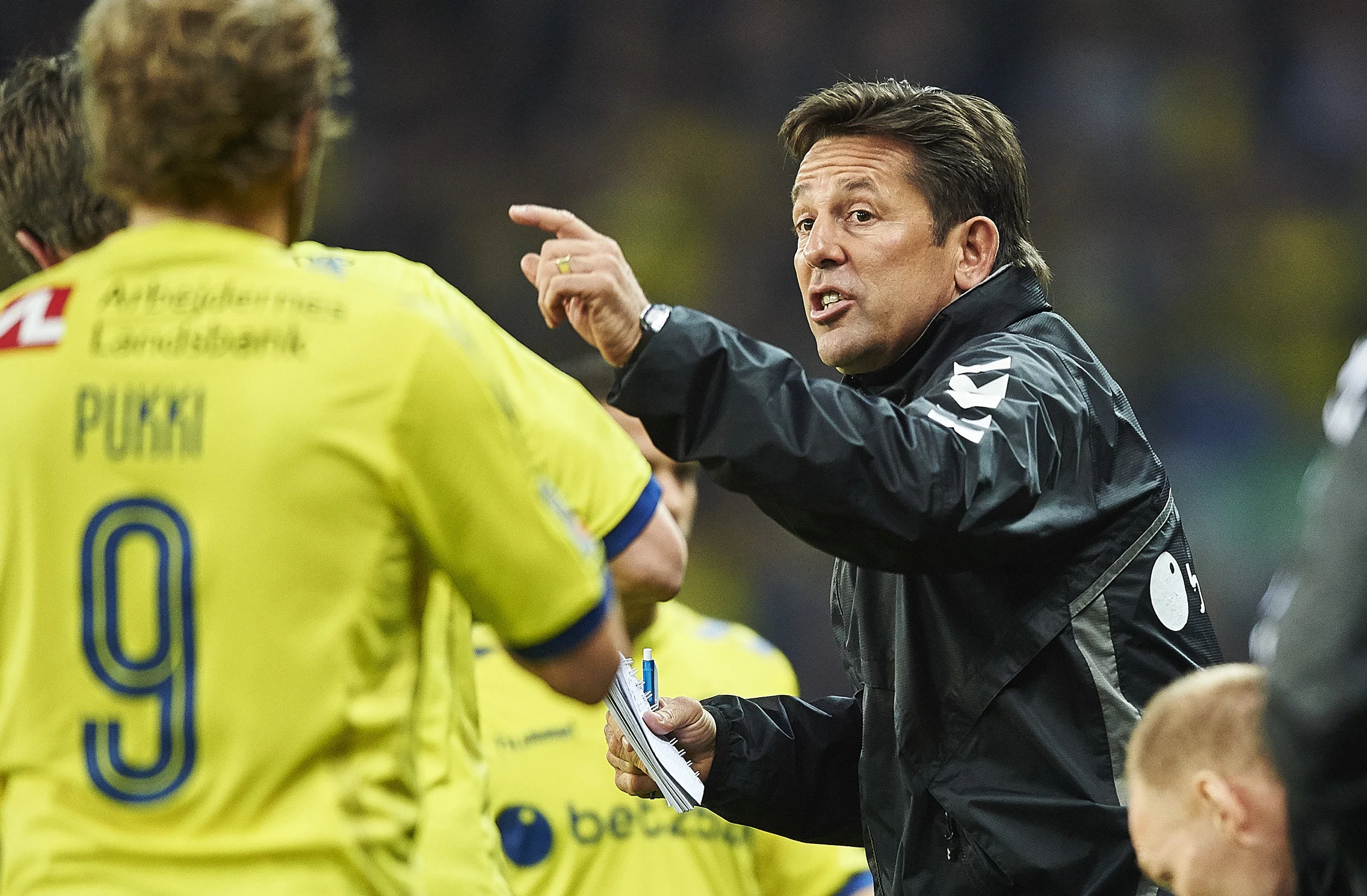 Mark Strudal har lige nu Superligaens tre øverste spillere på topscorerlisten - herunder Teemu Pukki. Foto: Getty Images/Lars Rønbøg