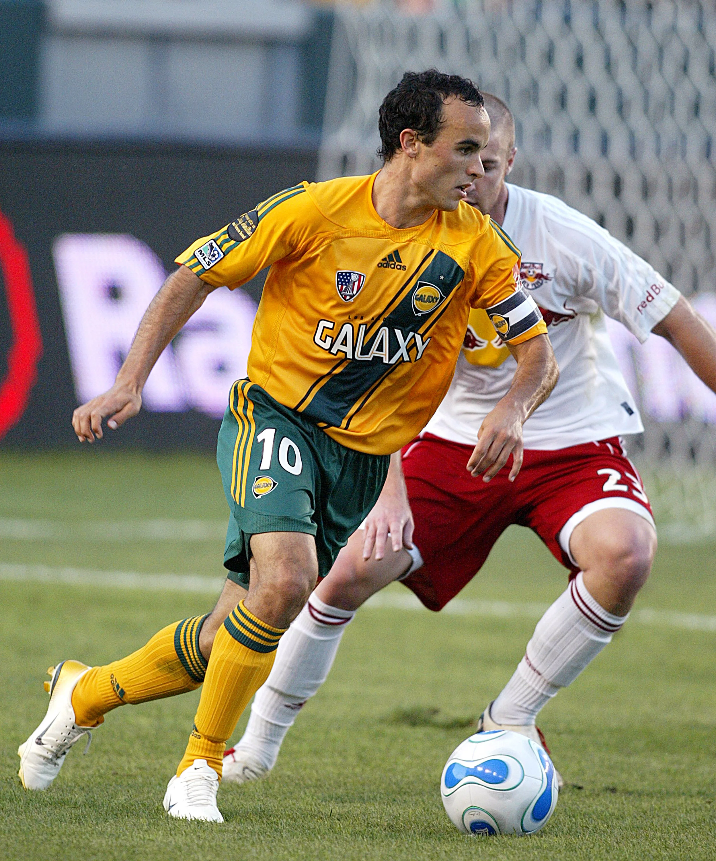 Landon Donovan tjente langt over det tilladte i MLS, da han spillede i LA Galaxy i 2006. MLS ændrede straks reglen, så det blev lovligt. Foto: Getty Images