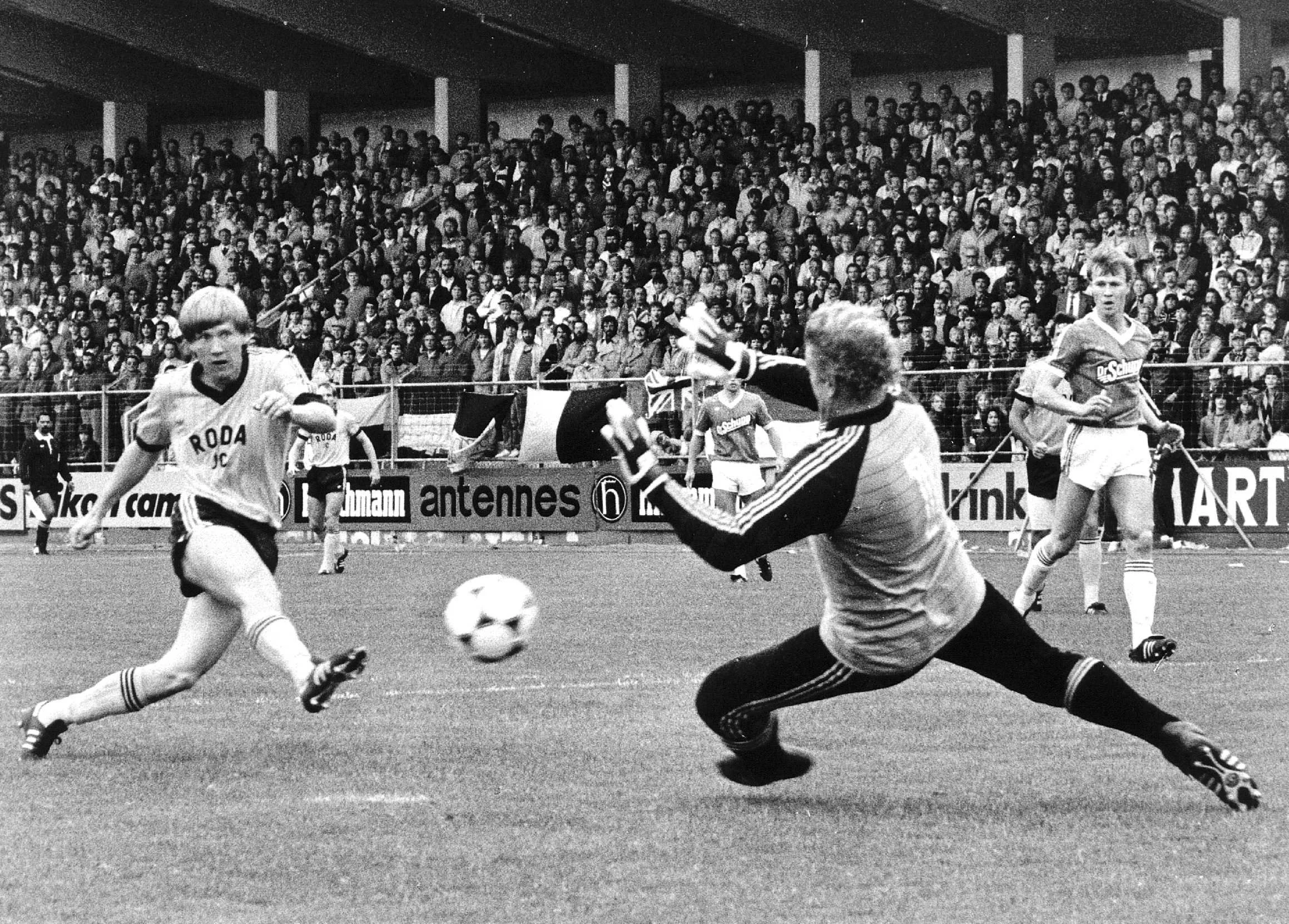 Fra den første tid i Holland, hvor Roda nød godt af John Eriksens afslutningsevner. Foto fra bogen 'John Eriksen - angriberen, der glemte sig selv' af Lars Fink