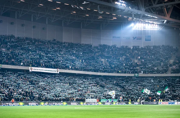 Jo, det ER et skandinavisk fodboldstadion. Hammarby på hjemmebanen Tele 2 Arena i Stockholm. Foto: Getty Images/Marcus Ericsson