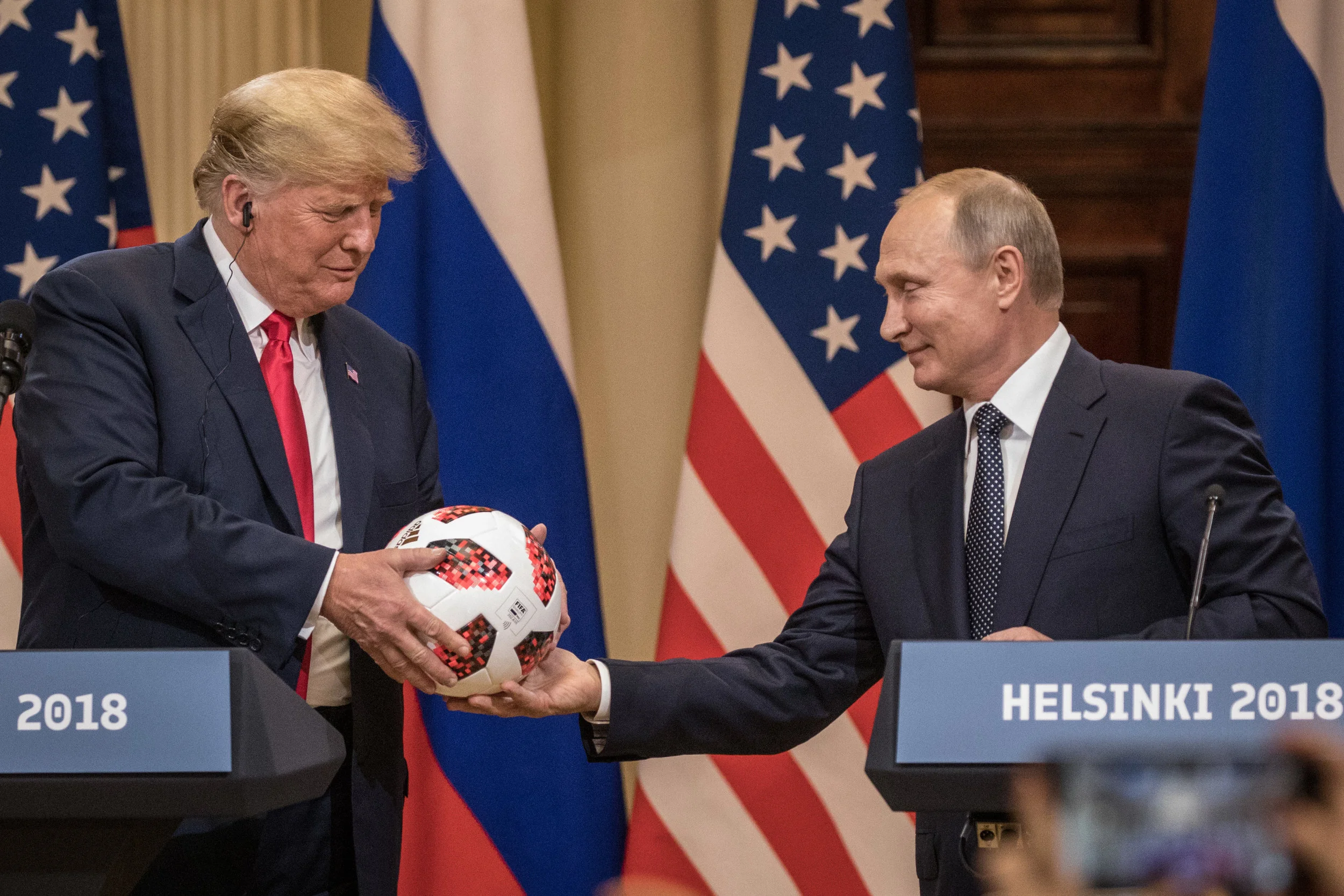 Den er jo rund... Topmøde i Helsinki mellem Donald Trump og Vladimir Putin i den forløbne uge. Foto: Getty Images