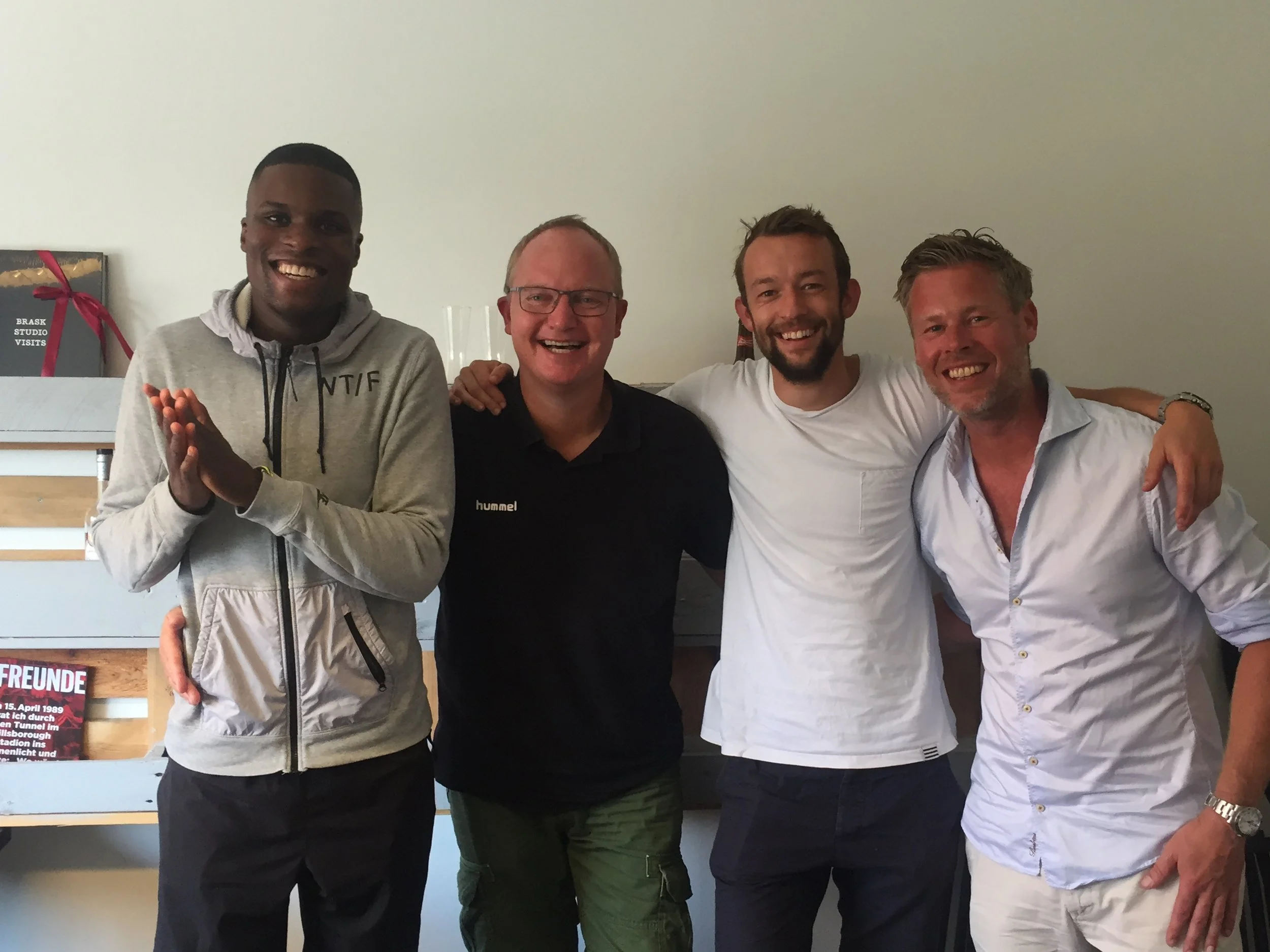Kig indenfor, når vi optager en podcast med f.eks. Francis Dickoh, Glen Riddersholm, Frank Hjortebjerg - Jacob Staehelin (th) er en af værterne.