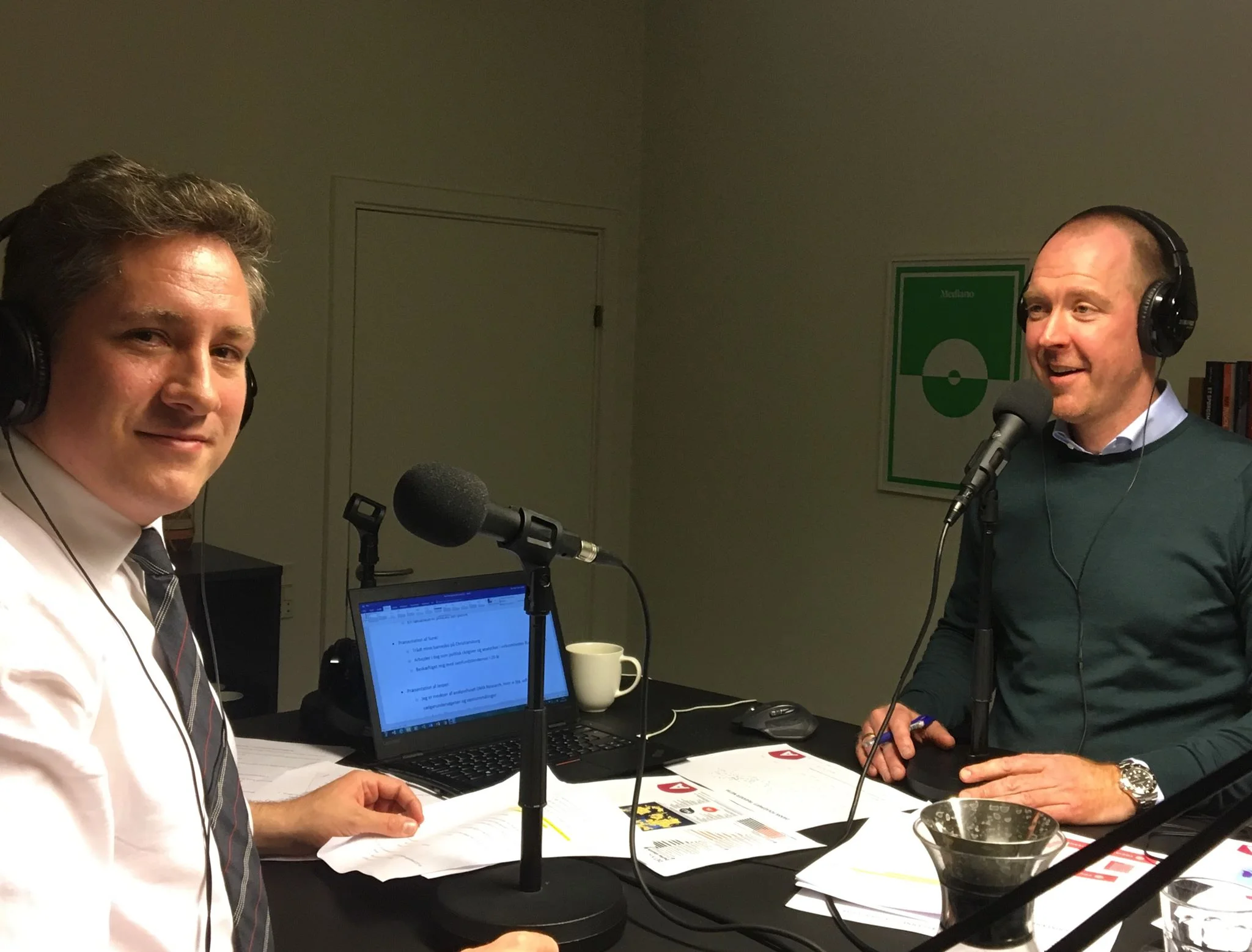 Sune Steffen Hansen (tv) og Jesper Claus Larsen på arbejde i Mediano-studiet.