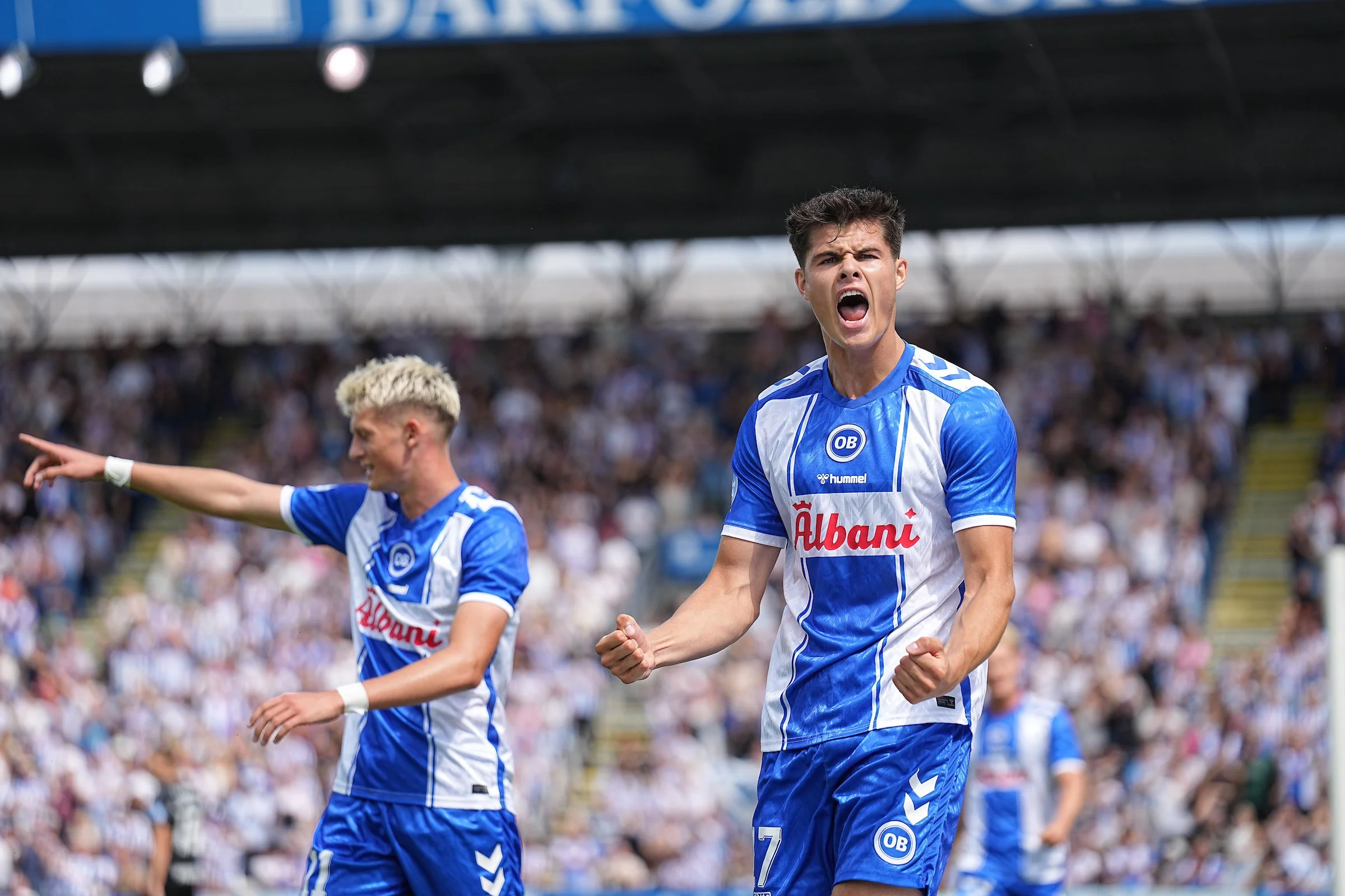 Mediano 1. division: OB kan rykke op i weekenden og lille matchbold til Fredericia