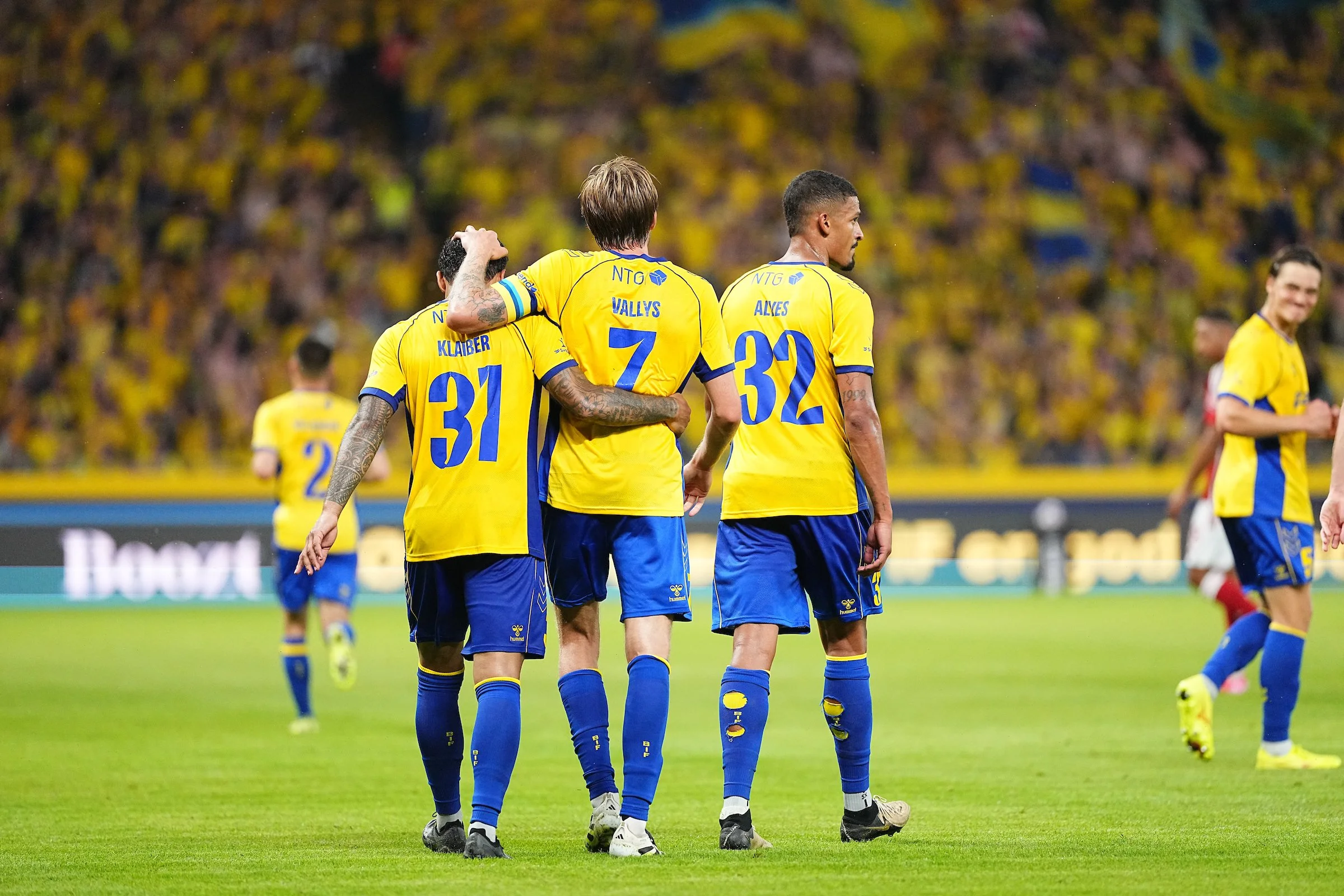 Mediano Superliga: Brøndby i den gule trøje efter målrig premiererunde