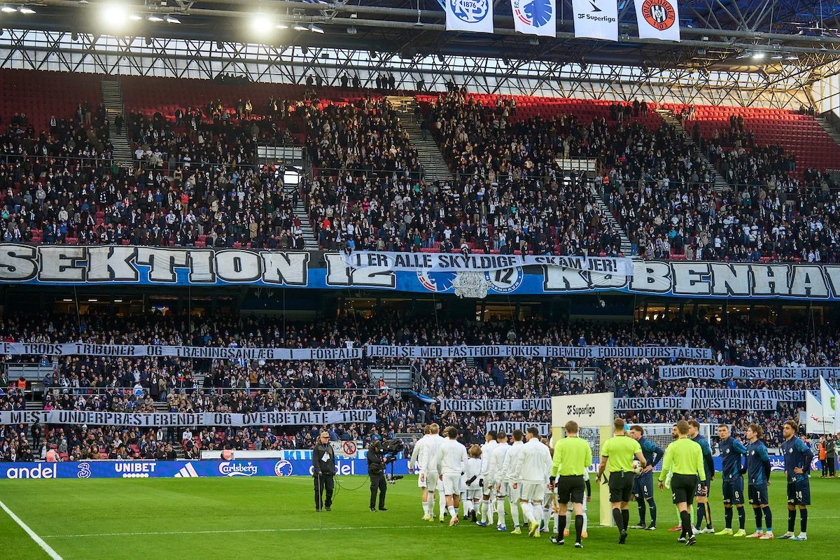 Mediano Superliga: Slut på grundspillet - FCK i tovene, AGF vinder terræn og Silkeborg i store problemer