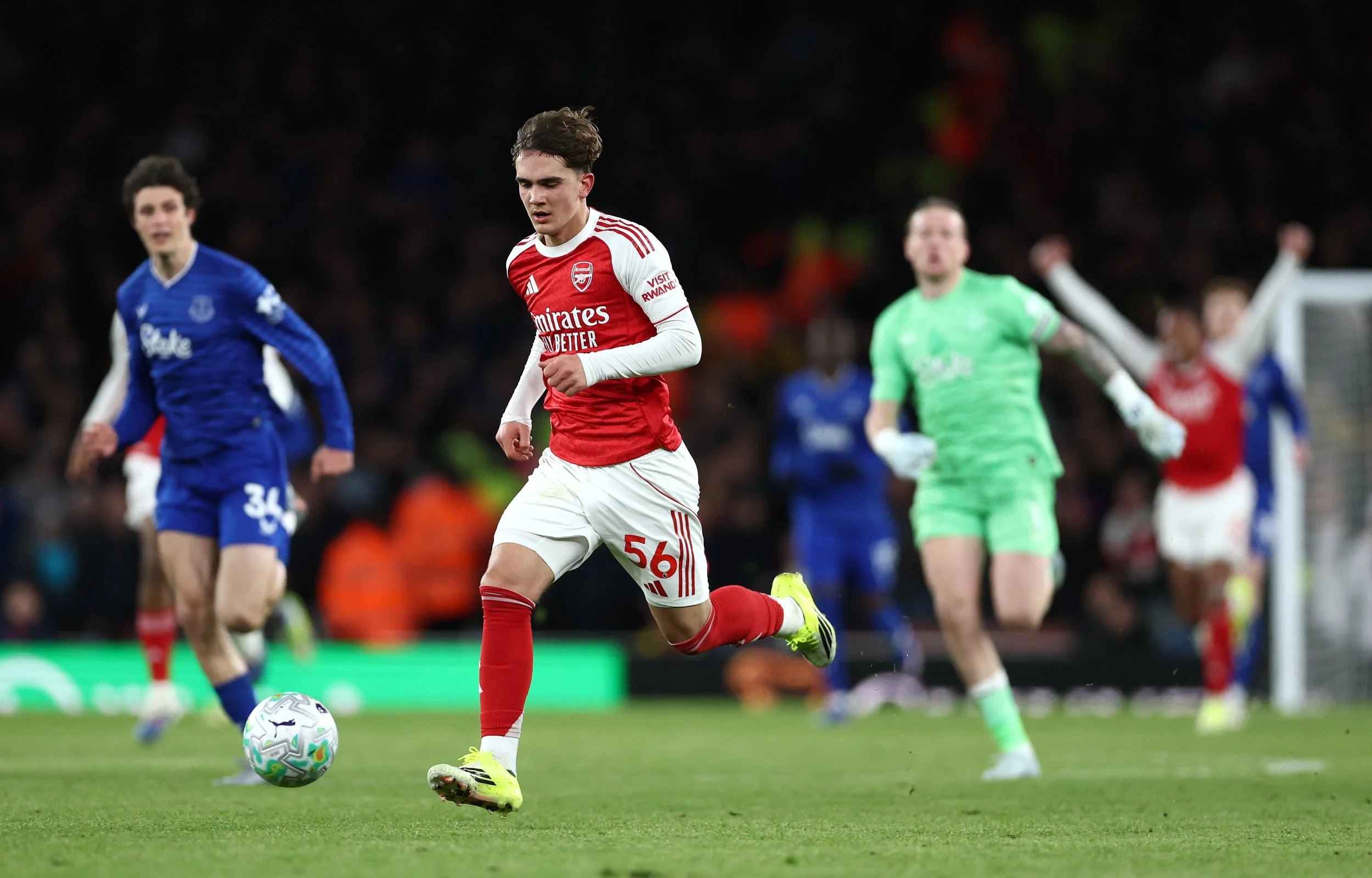 Mediano PL: Yngste PL-målscorer nogensinde sender Arsenal tæt på guldet