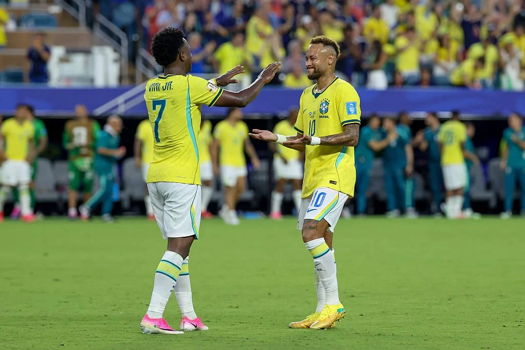 VM Showet #17: Brasilien folder sig ud, sydafrikansk overraskelse og optakter til Tyskland, Holland, Sverige og USAs kampe 