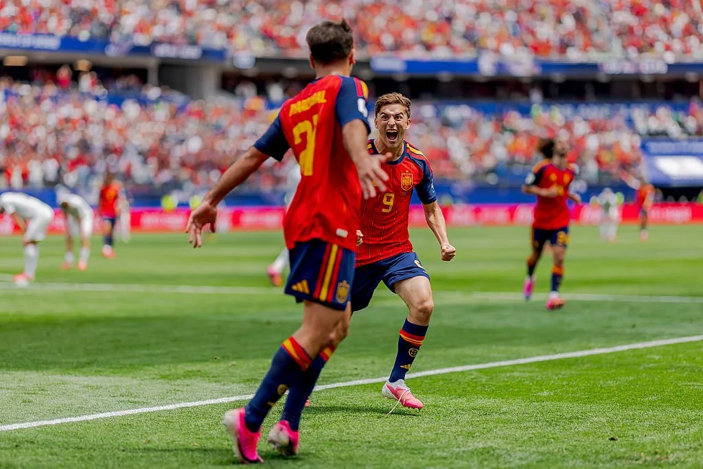 VM Showet #24: Spanien klar til Portugal - og til midnat skal Messi møde Kap Verde