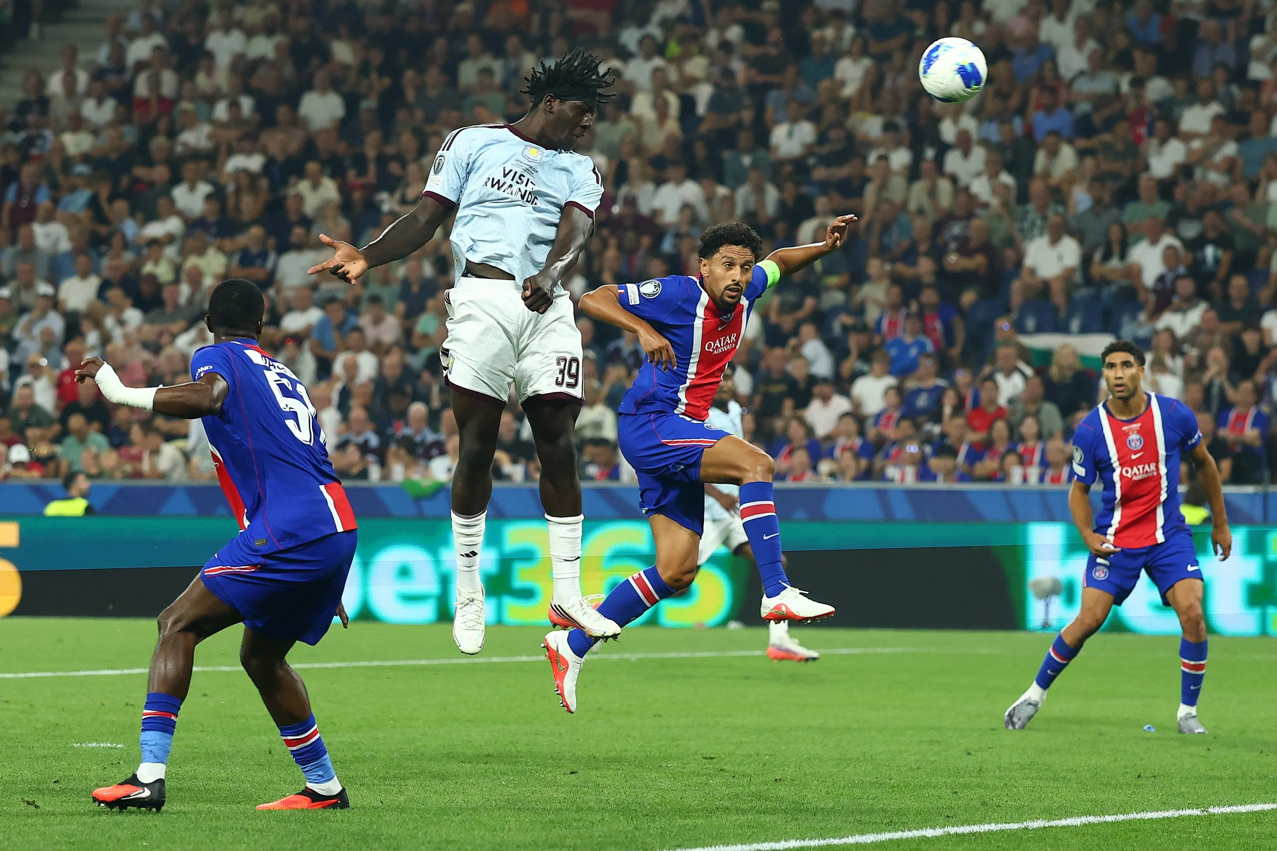 Max Mediano: Den store sæsonpremiere med Super Cup, Community Shield og transfers