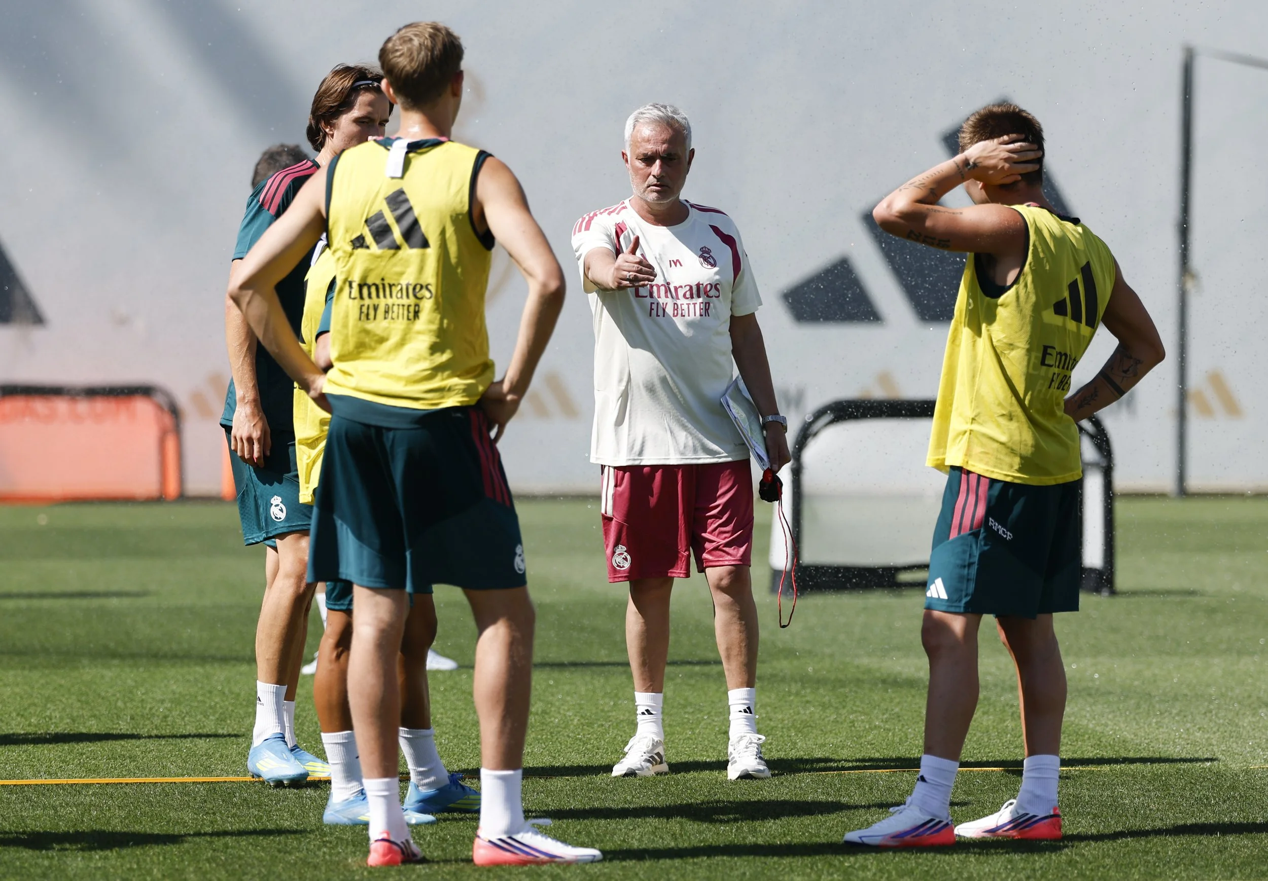 Max Mediano: Kæmpe ilddåb i Premier League, alle øjne på Mourinho og Der Klassiker i Tyskland