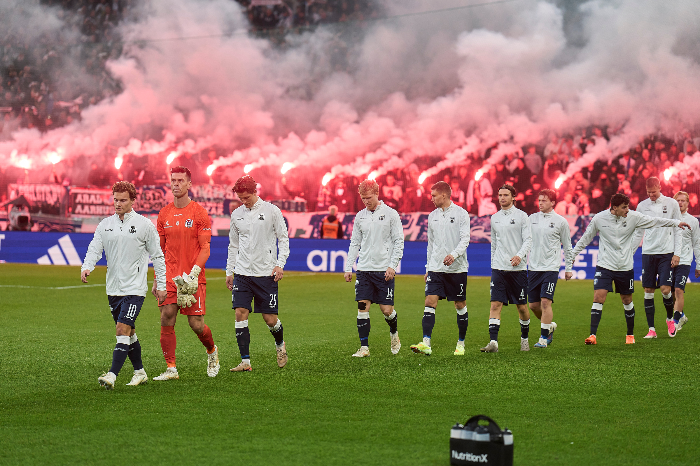 Mediano Superliga #11: Halvvejs-status i grundspillet - Liv i AGF, knas i Brøndby og voldsomt tæt bund