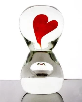 Prisstatuetten er designet av kunstneren Tanja Sæter.