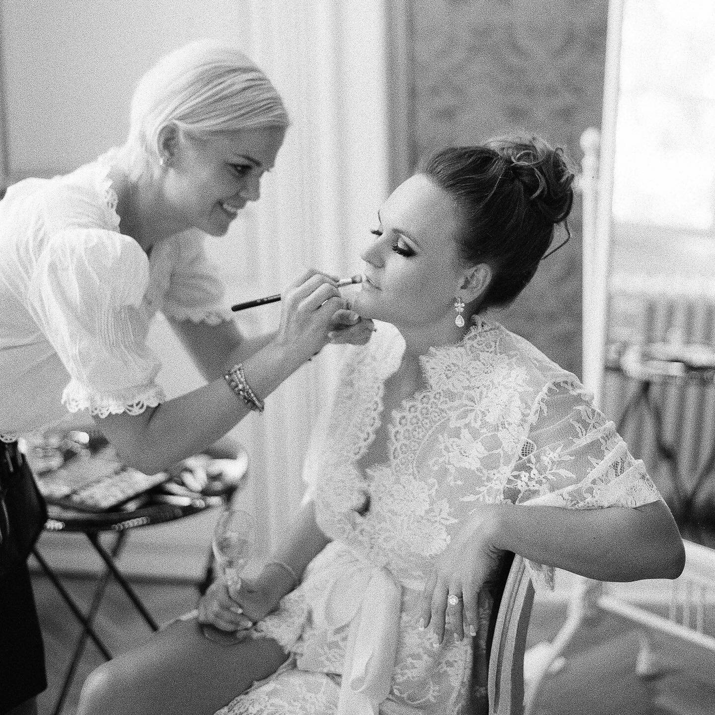 One of my favourite things: seeing my clients again❣️ This is gorgeous Natalie on her wedding day in the south of France.. and I just had a chance to do her  hair &amp; makeup again in London. I loved catching up, hearing what&rsquo;s been going on (
