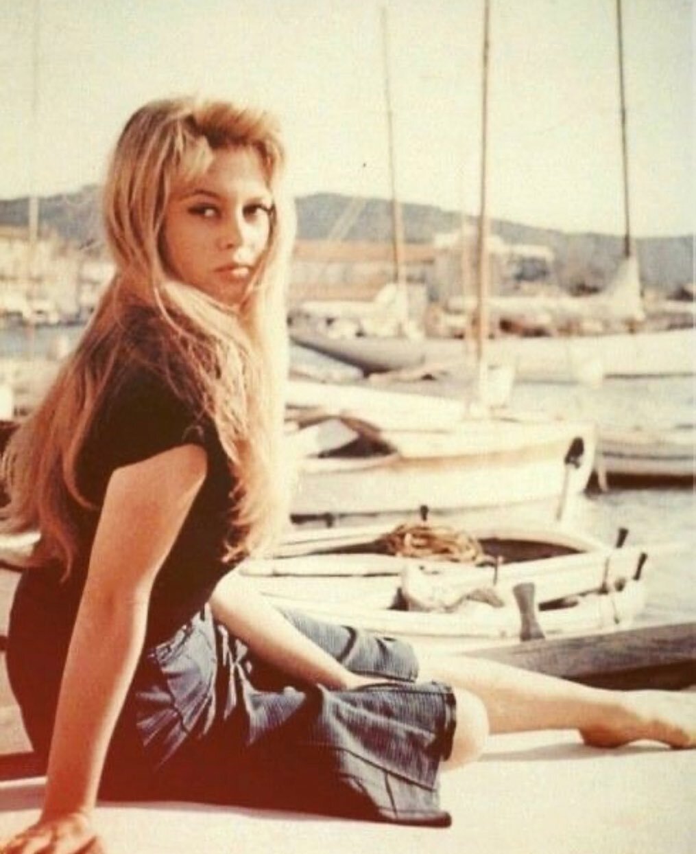 #mondaymuse 🌼
&lsquo;And God Created Woman&rsquo;, 1956
.. BB, always the perfect summer muse
.
.
#bb #brigittebardot #summermuse