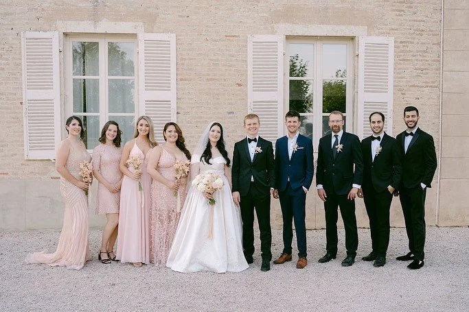 Featured today on @caratsandcake 🌸🌸🌸
See below for the lovely team do
Planning &amp; design @peonymoments 
Photography @tanjakibogo_photo 
Hair &amp; makeup @sannimakeupartist 
Venue @chateaudevarennes 
Venue coordinator @amoroevents 
Floral desig