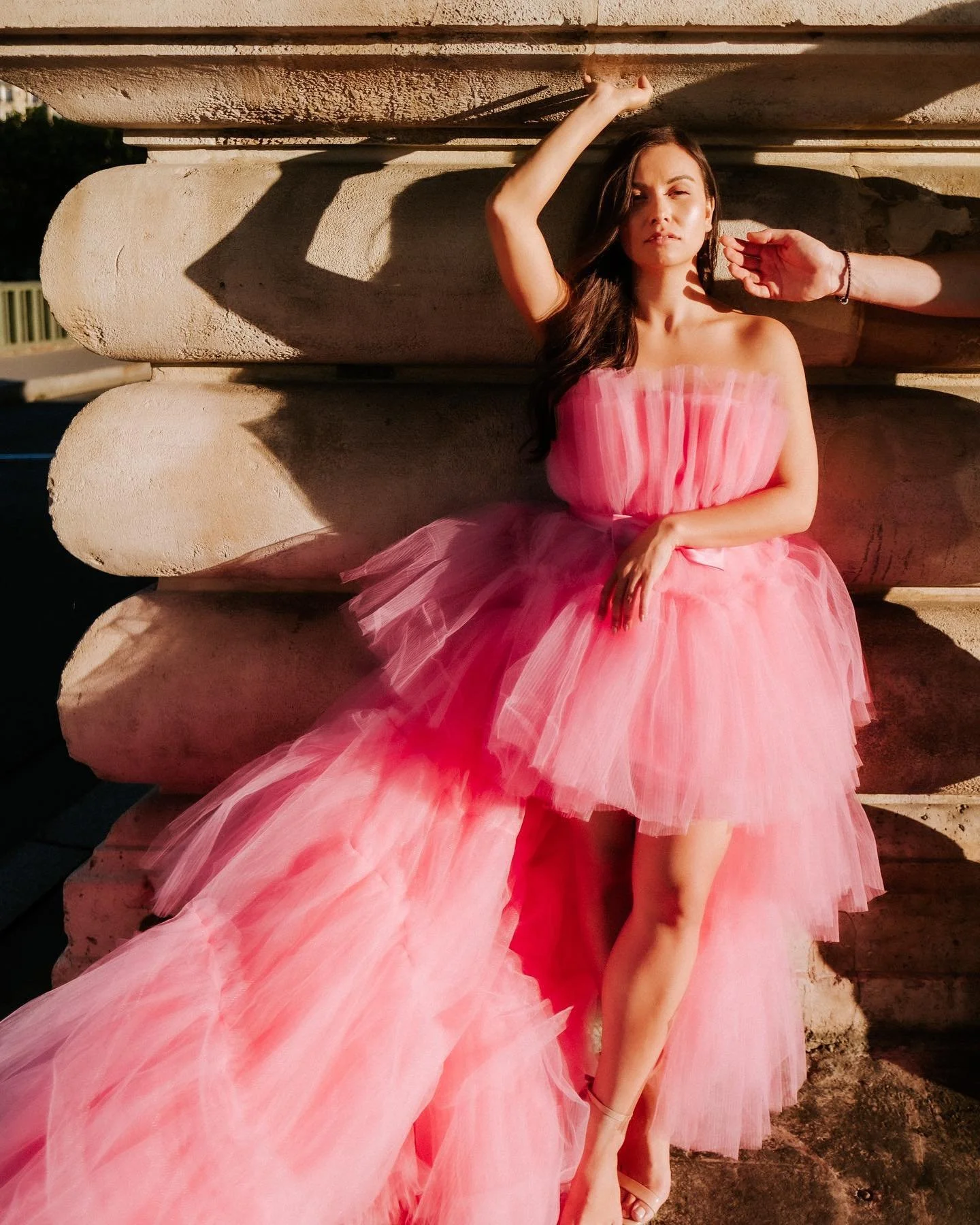 ⚡️🌸 this girl is in fire! 🔥 
@donmashelen you two supah ⭐️ s!!! 
So I hate waking up at 2:30am but for these shots.. would do it all over again in a heartbeat 💓
.
#parissunrise
#luxhair #photoshoothairandmakeup #sessionstylist #bridalmuah