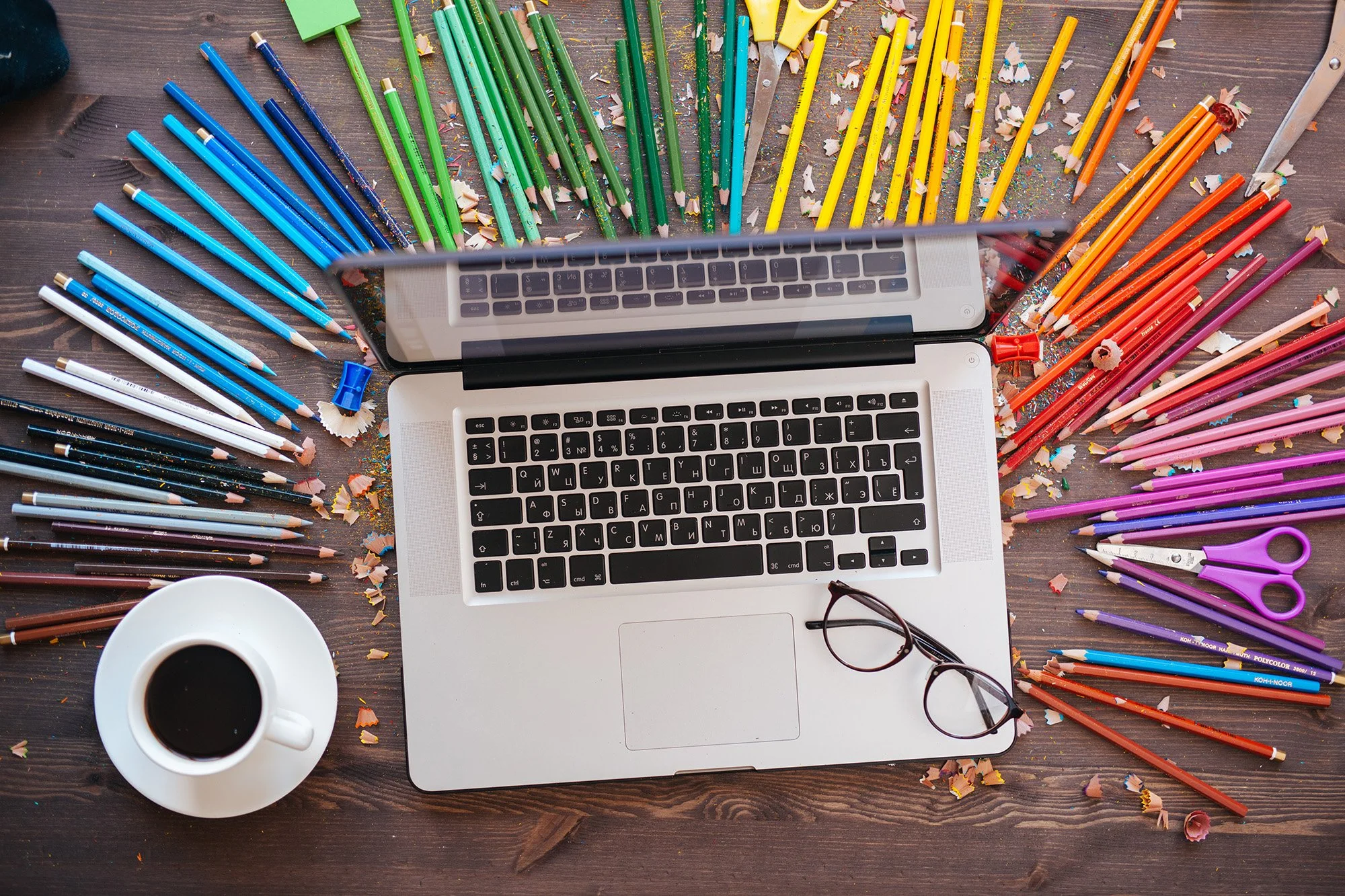 Canva vs Graphic Designers: when to use which