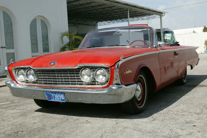 Ford-1962-Galaxie-Sunliner-07.jpg
