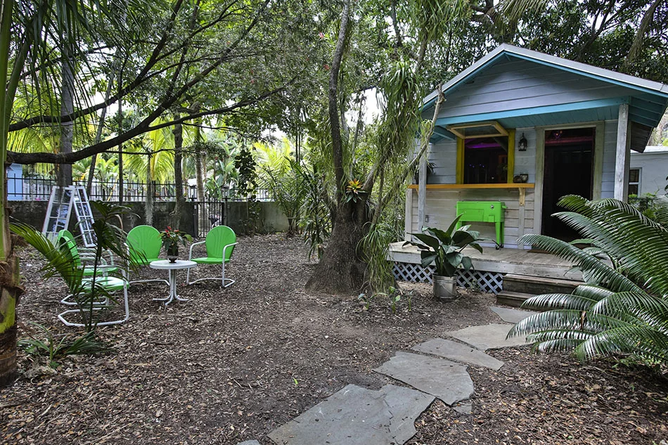 the-little-farm-house-miami-florida-little-river-bar-cabin-011.jpg
