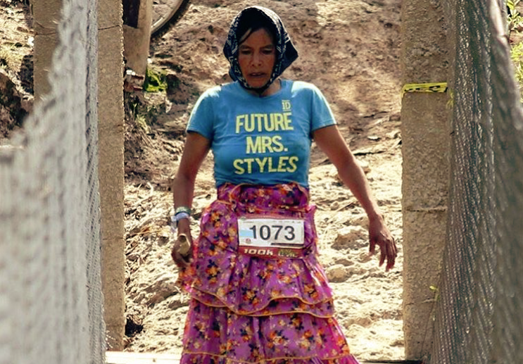 This Woman Ran 100km Across The Tarahumara Mountains... In Sandals