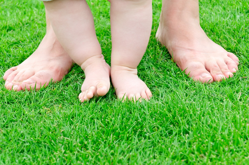 Barefoot Kids: Pros and Cons - Medical Associates of Northwest Arkansas