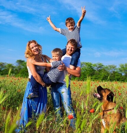 26527184_S_Family_Dog_Children_Outdoors.jpg
