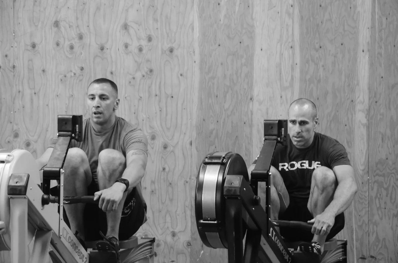 Ink &amp; Lou staying focused through their row.