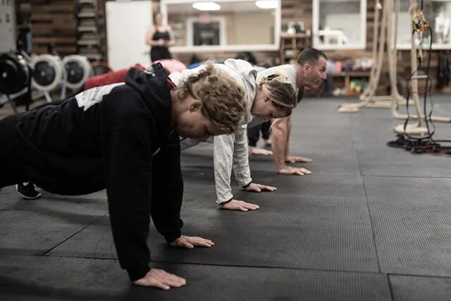 Hold the line...⁠
-⁠
Planks...they're one of the simplest and most effective ways to strengthen our core⁠...they translate into stronger push-ups, pressing movements and shoulder stability, they're also a great warm-up⁠
⁠
@mbguerrera @sab_rina_rae @c