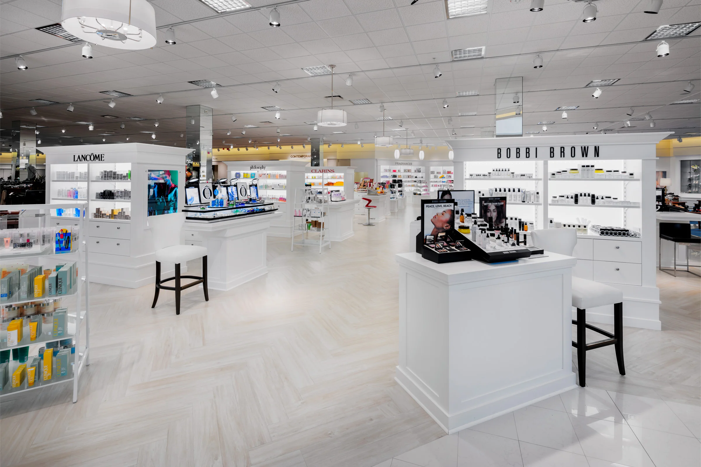Von Maur_Shelving_storeview_LR.jpg