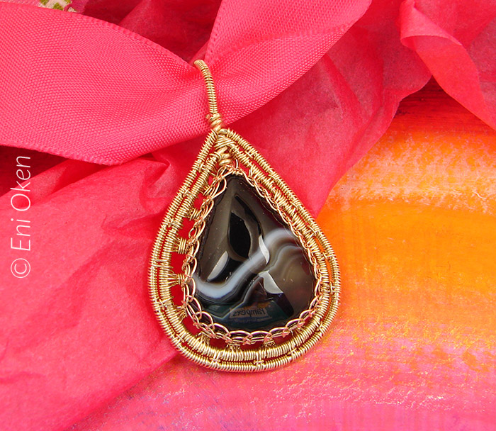 Learn how to make wire wrapped jewelry • enioken.com