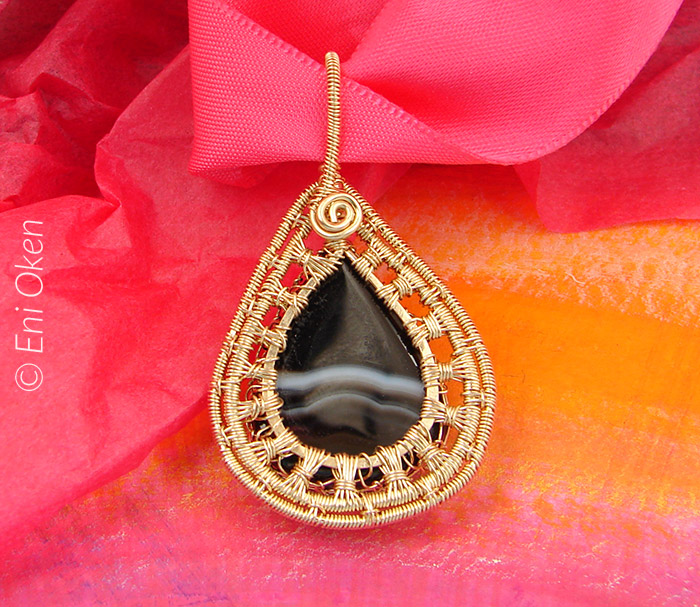 Learn how to make wire wrapped jewelry • enioken.com 